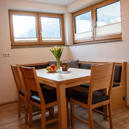 Haus Raggl Apartment Landeck